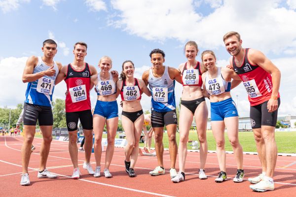 Jason Gordon (OTB Osnabrueck), Florian Kroll (LG Osnabrueck), Sophie Weymann (OTB Osnabrueck), Marie Zepter (LG Osnabrueck), Jordan Gordon (OTB Osnabrueck), Jana Rohling (LG Osnabrueck), Katrin Beutel (OTB Osnabrueck), Fabian Dammermann (LG Osnabrueck) am 29.05.2022 waehrend der Deutschen Meisterschaften Langstaffel im Otto-Schott-Sportzentrum in Mainz